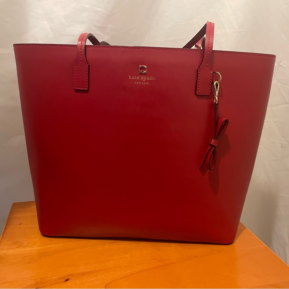 Read Kate spade bucket tote